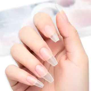 COLORBIRD ネイルチップ Silvella ショート 0.1mm超薄 クリア サンディング加工済み つけ爪 (バレリーナM, 300pcs) | 根元約0.1mmの超薄設計で、自爪のように自然になじむクリアネイルチップ。やわらかなソフトジェル素材でフィットしやすく、サンディング加工済みで制作もスムーズ。セルフネイルやサロンワークに。バレリーナM・15サイズ・300枚入り。