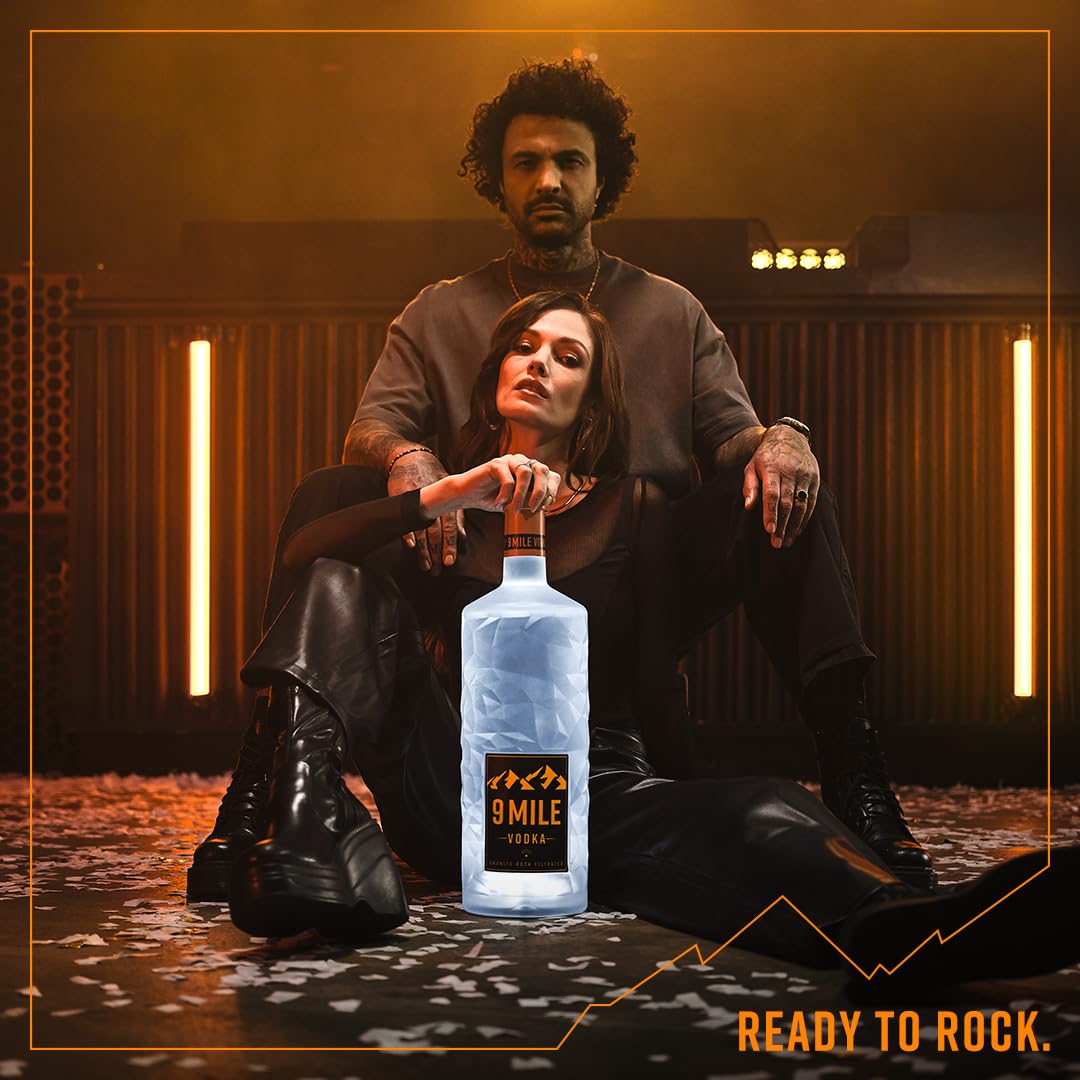 9 MILE Vodka Geschenkeset mit 0,7l Flasche & 9 MILE Glas – 37,5% Vol. Premium Vodka mit LED-Beleuchtung, Granite Rock Filtration & mildem Geschmack – ideal für Longdrinks oder den puren Genuss