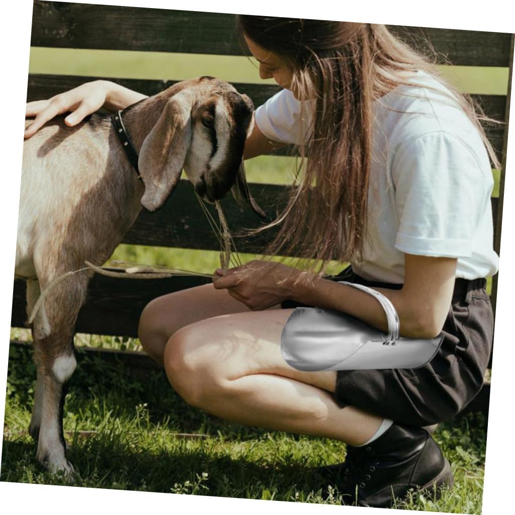 ibasenice 2pcs Iron Feeding Tool Shovel Livestock Farm Scoop for Distribution Portable Heavy-Duty Food Shovel for Gardens Orchards and Farms Easy to Clean