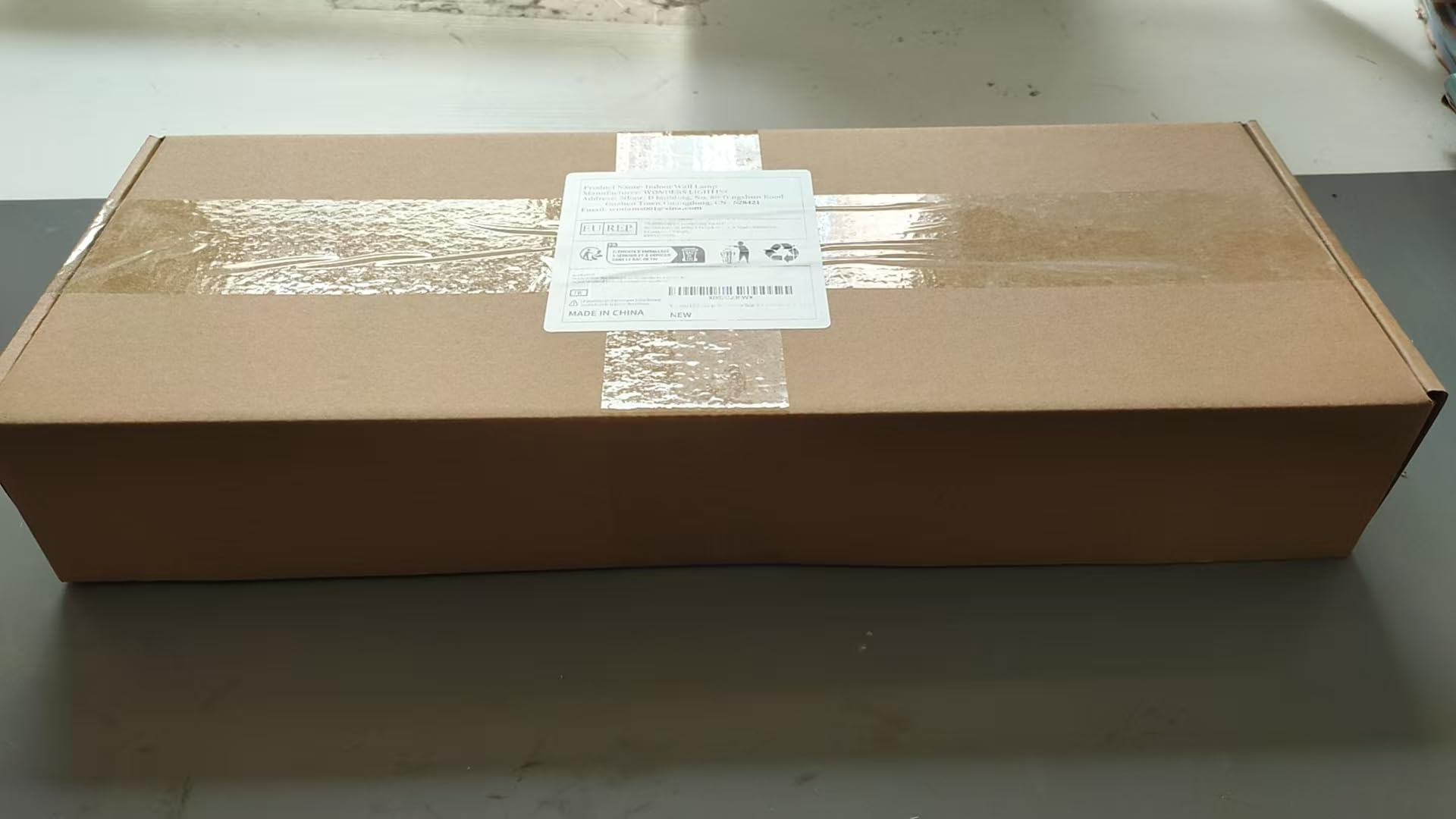 Lampada da Parete LED Moderna Ricarica Wireless e USB 30 cm x 12 cm Luce Notturna Orientabile per Camera da Letto Rotabile Applique Luce Notturna Illuminazioni per Pareti Bianco (A destra)