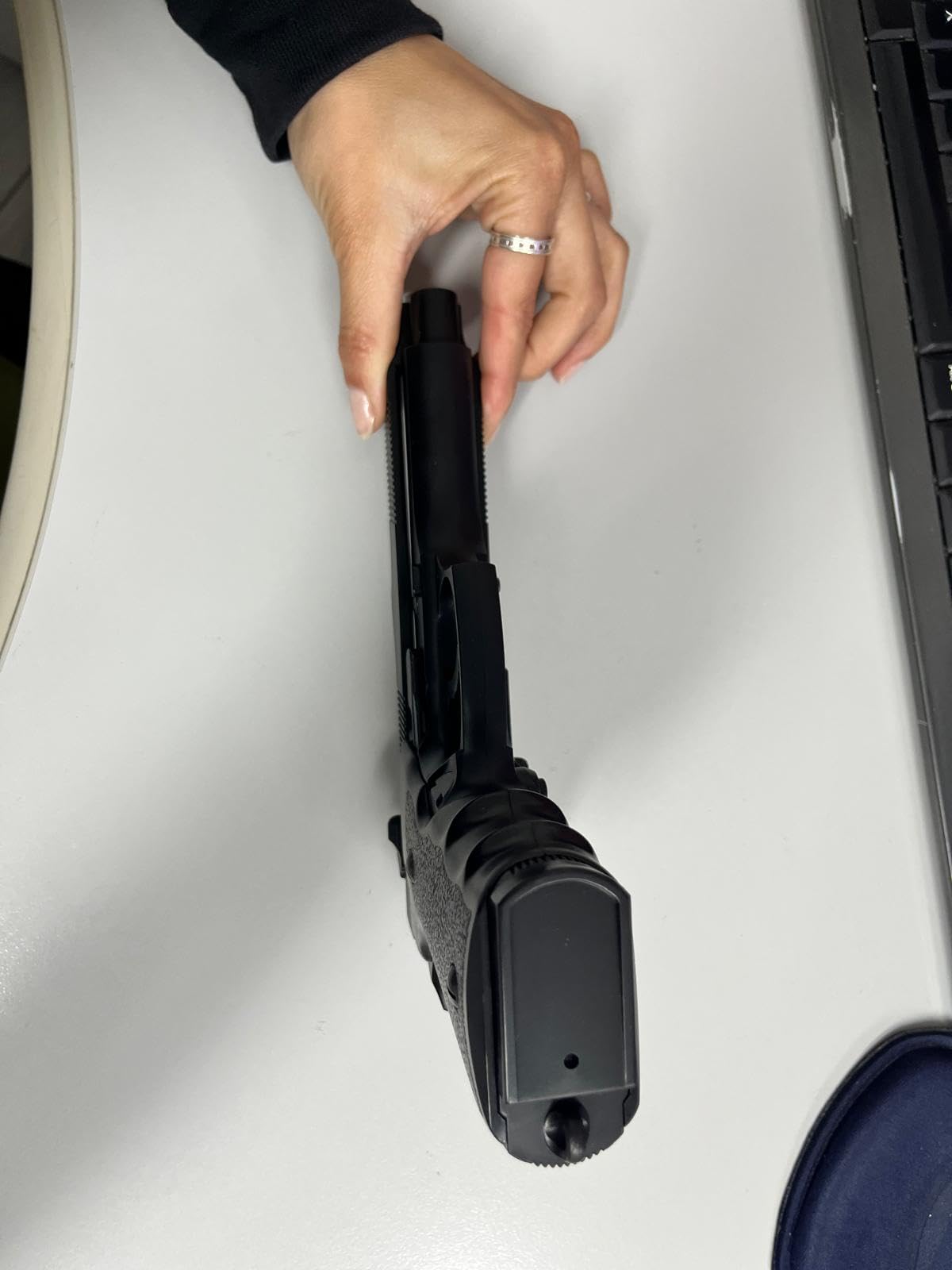 Pistolet HFC-118E M92 Noir avec Canon argenté (6MM) | Arme de Poing Airsoft (Billes en Plastique) Type Beretta 92 + Mallette PVC + Bouteille [Puissance : 0,38 Joules]
