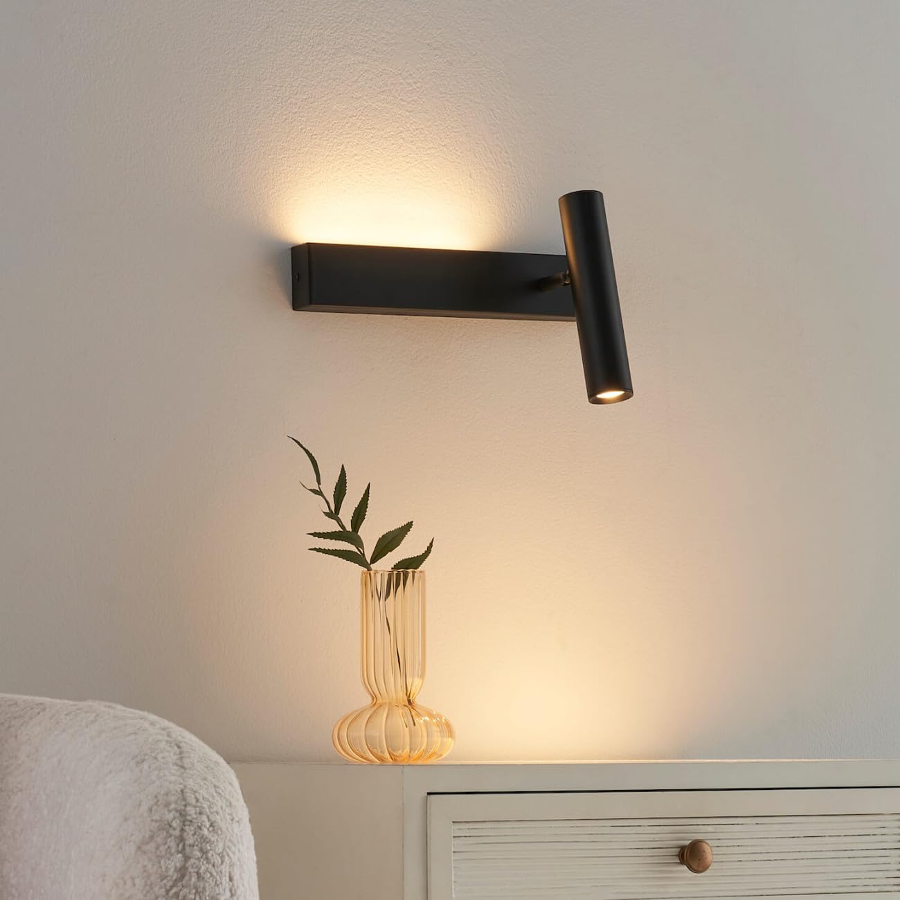 KOSILUM - Lampada da parete nera per testiera del letto, lettura destra, luce bianca calda, illuminazione per soggiorno, camera da letto, cucina, corridoio, 1211 lm, LED integrato, IP20
