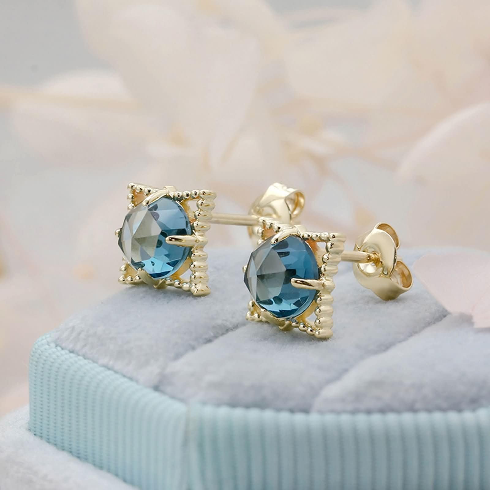 375/585 / 750 Gelbgold Ohrringe für Damen, Quadrat mit Topas, Ohrringe Frauen in Gold Blau