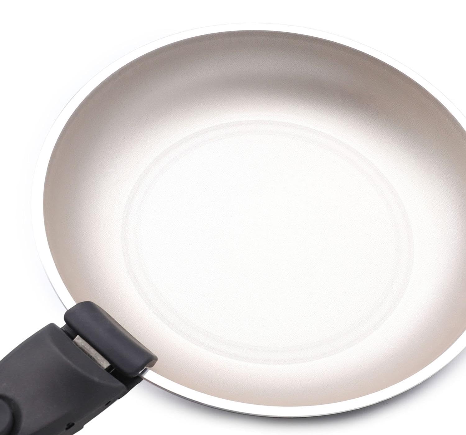 LAGUIOLE, Juego de cocina extraíble, 2 ollas y 1 sartén antiadherente, compatible con todas las fuentes de calor, Aluminio, Revestimiento antiadherente, fácil de limpiar, 16/18/24 cm, Negro/Champán