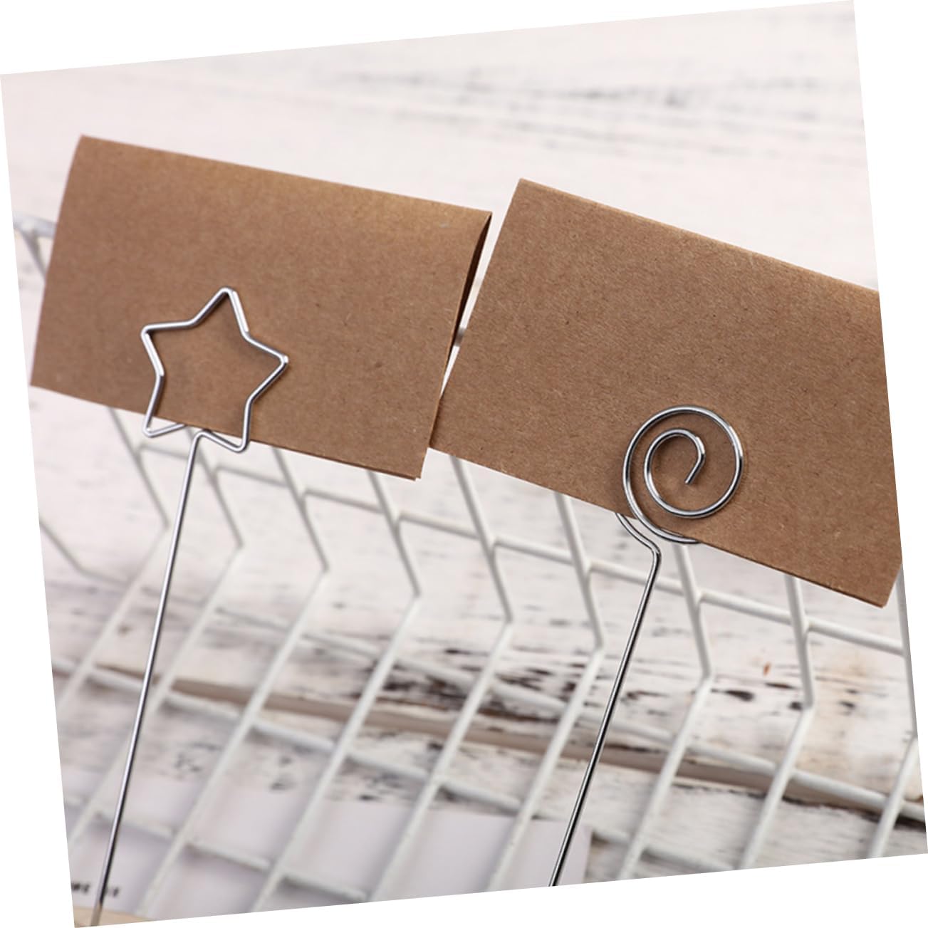 60Pcs Clips Photo Holder Stands Rustic Round Wood Base Menu Clips for Weddings Table Cards Memo Display for Events and Parties