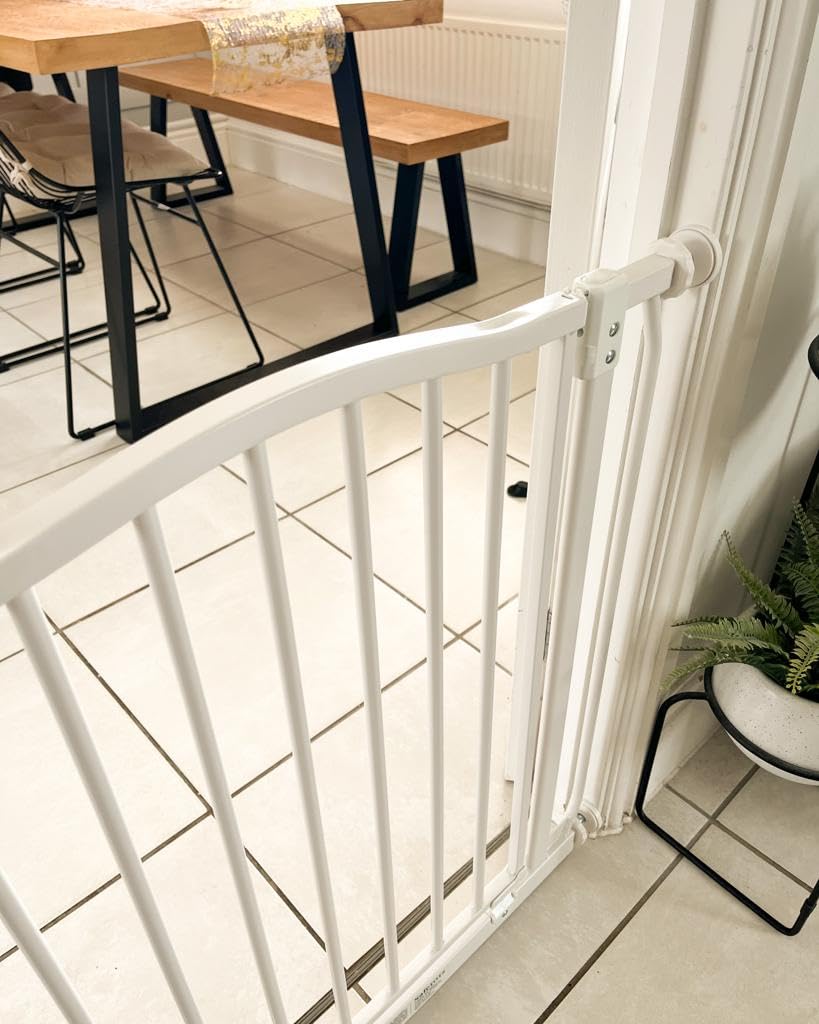 Safetots Barrera de Tope Curvo para Bebés, 171cm - 180cm, Blanca Mate, Barrera de Presión para Escaleras, Barrera de Seguridad para Bebés para Barreras, Instalación Fácil