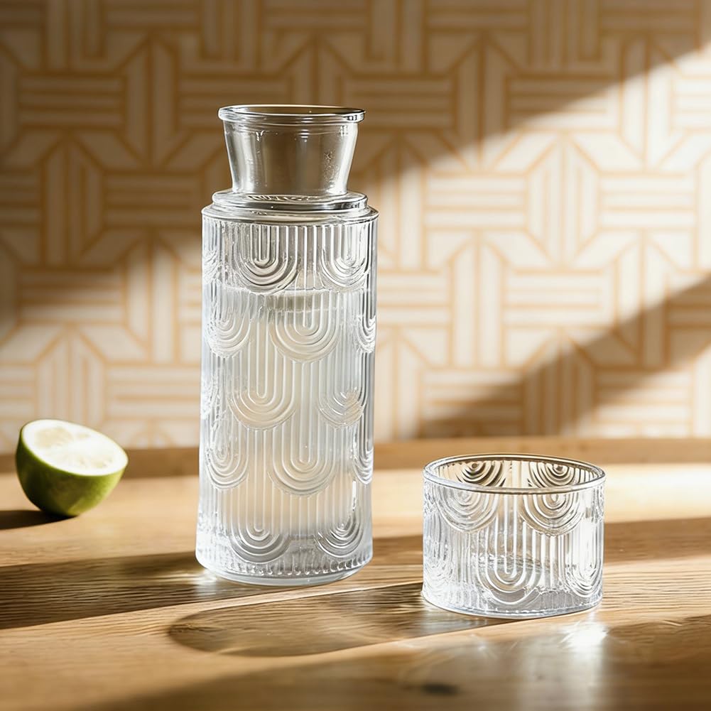Gluckigluck - Caraffa in vetro con coperchio, set con tazza (630 ml) – vetro borosilicato, caraffa per comodino, per camera degli ospiti, bagno e soggiorno (trasparente)