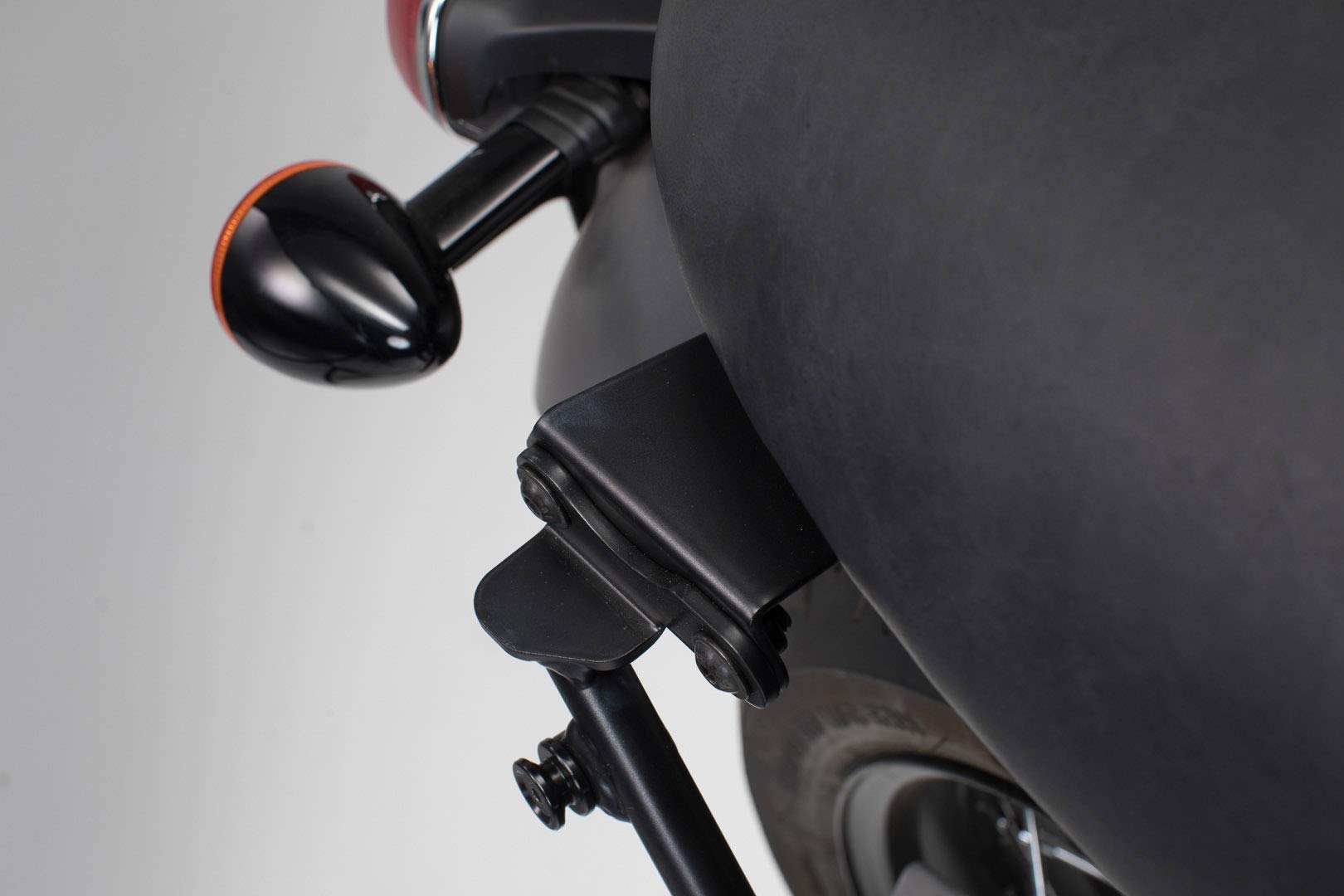 SW-Motech Adapter für SLC Seitenträger links - Für Bonneville T100/T120 (16-) ohne orig. Halteb.