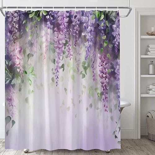 Cortina de ducha de flores de lavanda con flores moradas, acuarela de primavera, flores de glicina, hojas de vid sobre fondo borroso con colores de