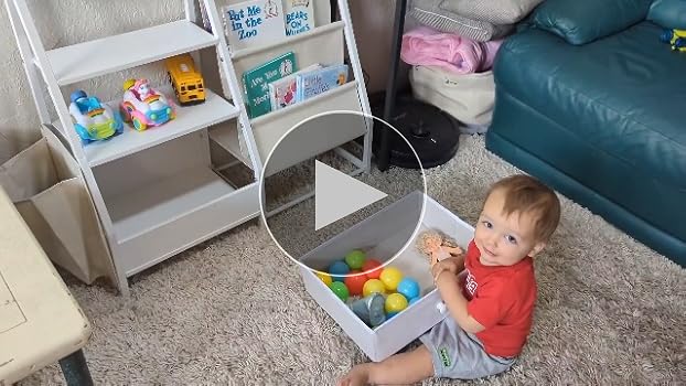 置物 BABIES White wooden bookshelf with forward-facing display for kids