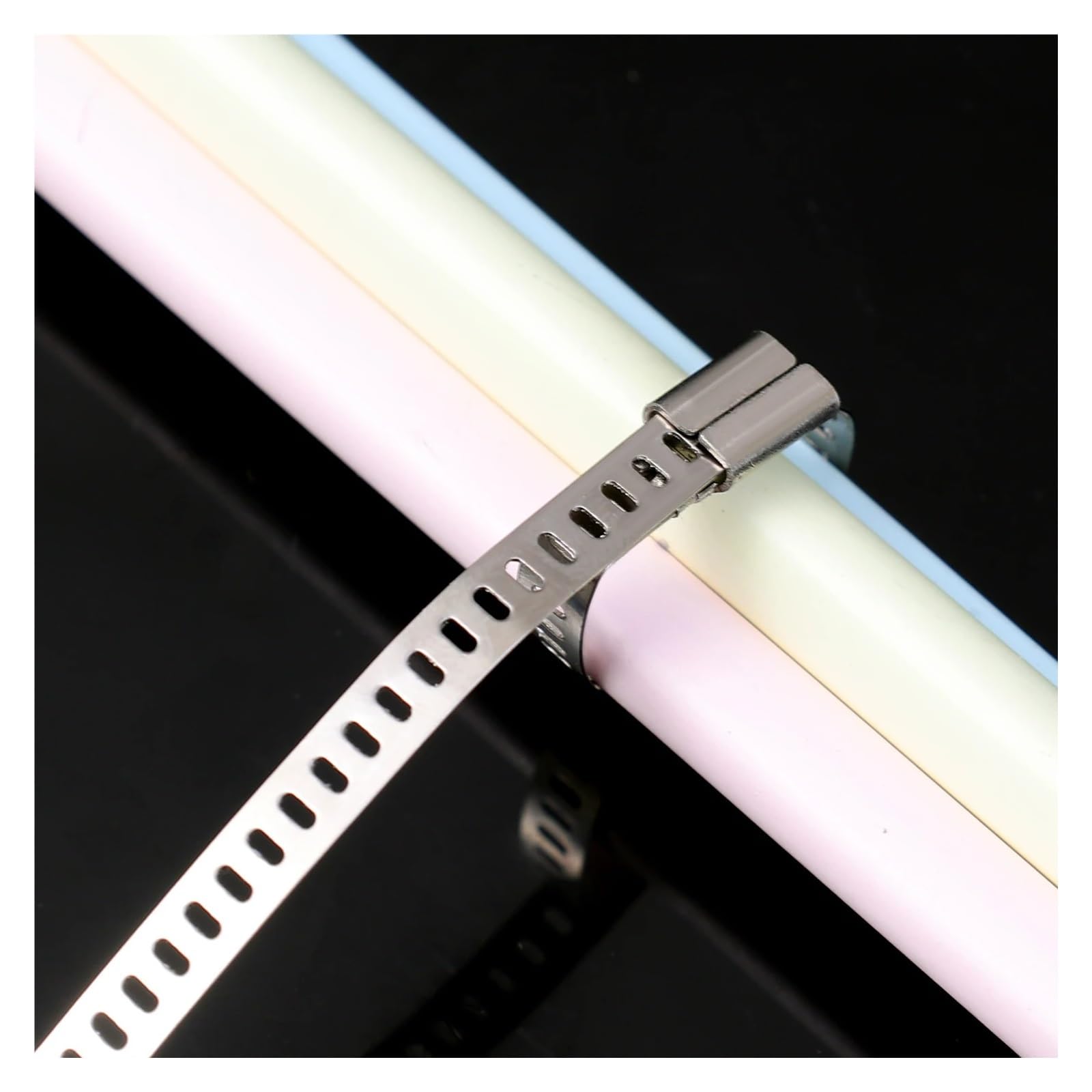 Fascette fermacavi in ​​acciaio inossidabile da 100 pezzi, fascette fermacavi in ​​metallo multiuso autobloccanti per impieghi gravosi da 5 mm(5x600mm)