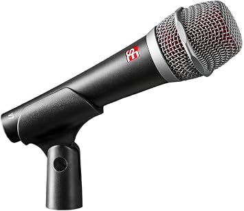 sE Electronics V7 Handheld Dynamic Microphone Bundle with 2 XLR Cables