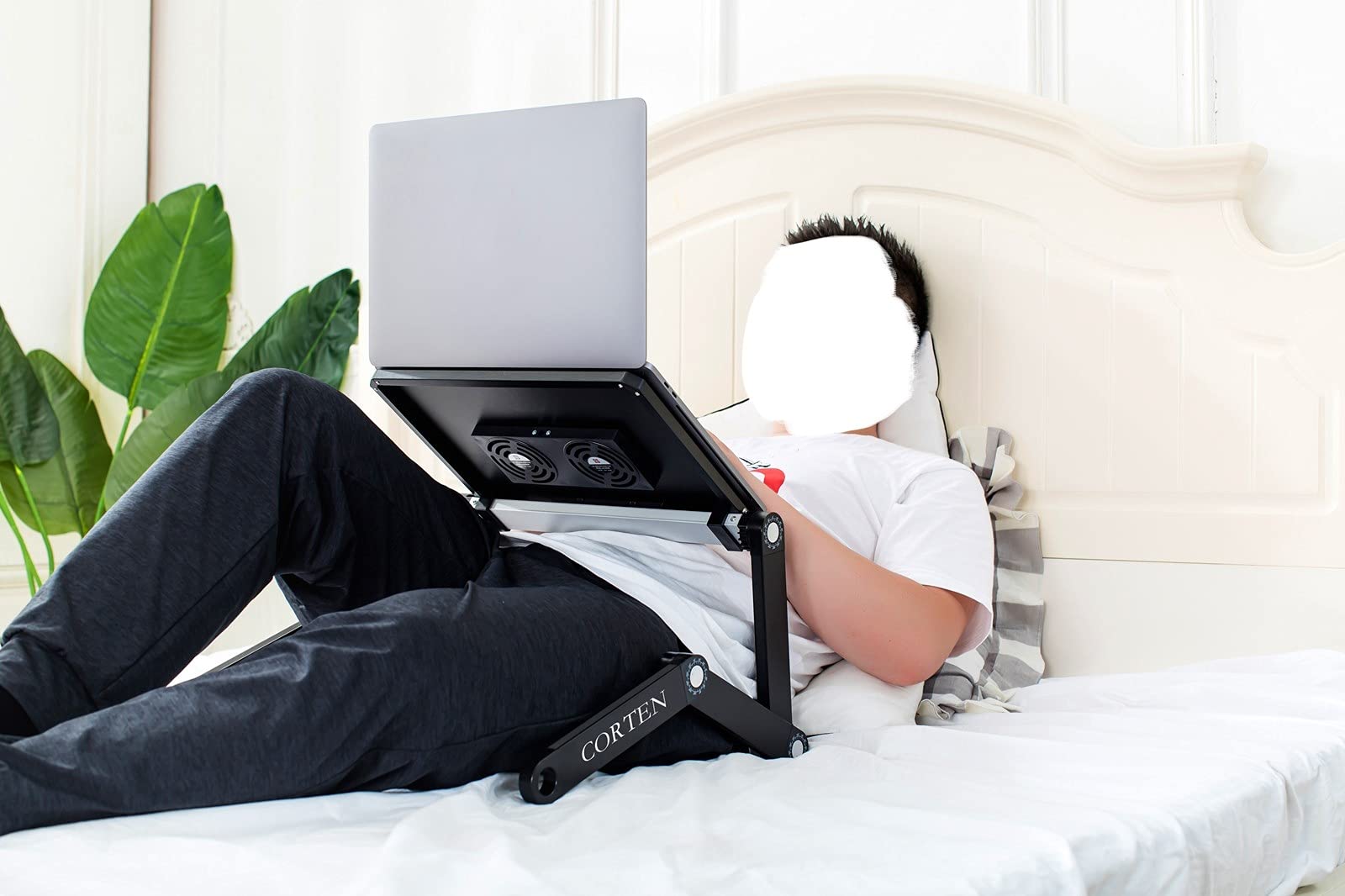 Support pour ordinateur portable pliable pour lits et canapés entièrement réglables en hauteur et en angle, bureau debout en aluminium avec ventilateurs USB pour le travail à la maison ou en voyage