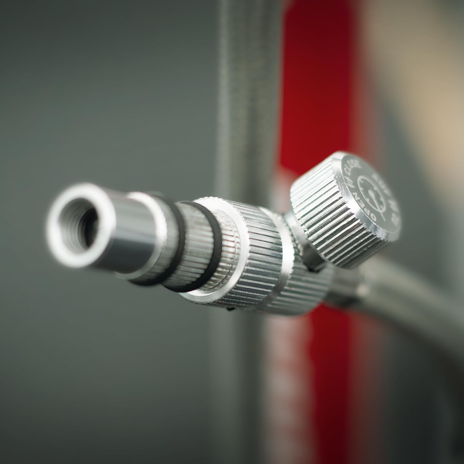 SKS Germany RENNKOMPRESSOR Suspension Dämpferpumpe | Standpumpe, digitales Hochdruckmanometer, Druckablass-Funktion, langer gummierter Stahlflex-Schlauch, Metallrohr & Alugussfuß