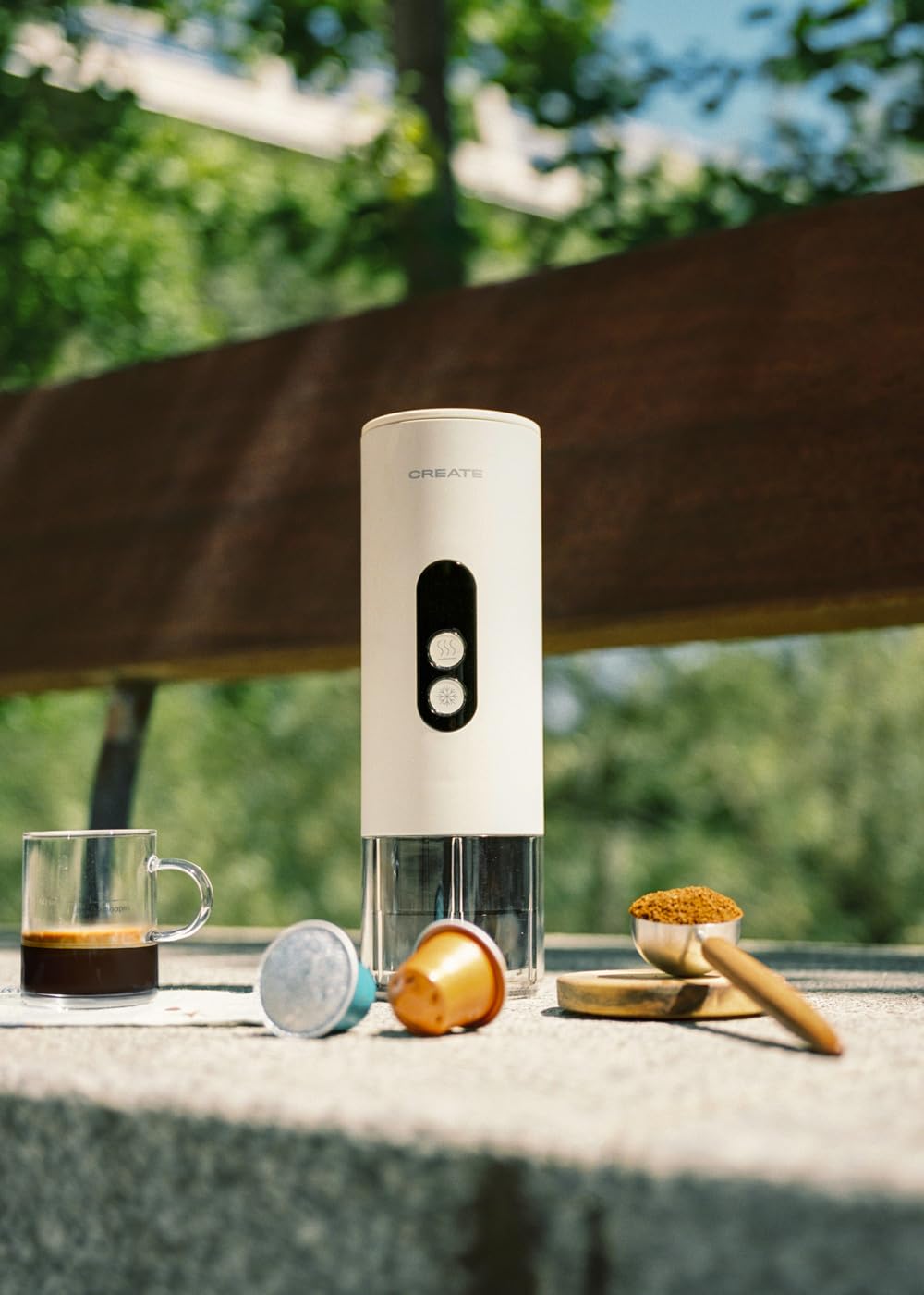 CREATE / THERA MOVE/Machine à expresso portable pour capsules et café moulu blanc cassé/Préparation à chaud et à froid, 15 bars, capacité de 80 ml, 150 W