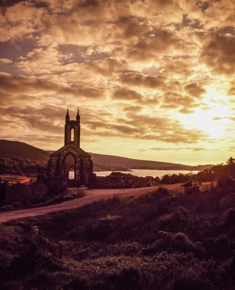 Iglesia de mármol blanco en desuso; Lough Na Kung Dunlewy, Co Donegal, Irlanda por The Irish Image Collection/Design Pics (28 x 34)