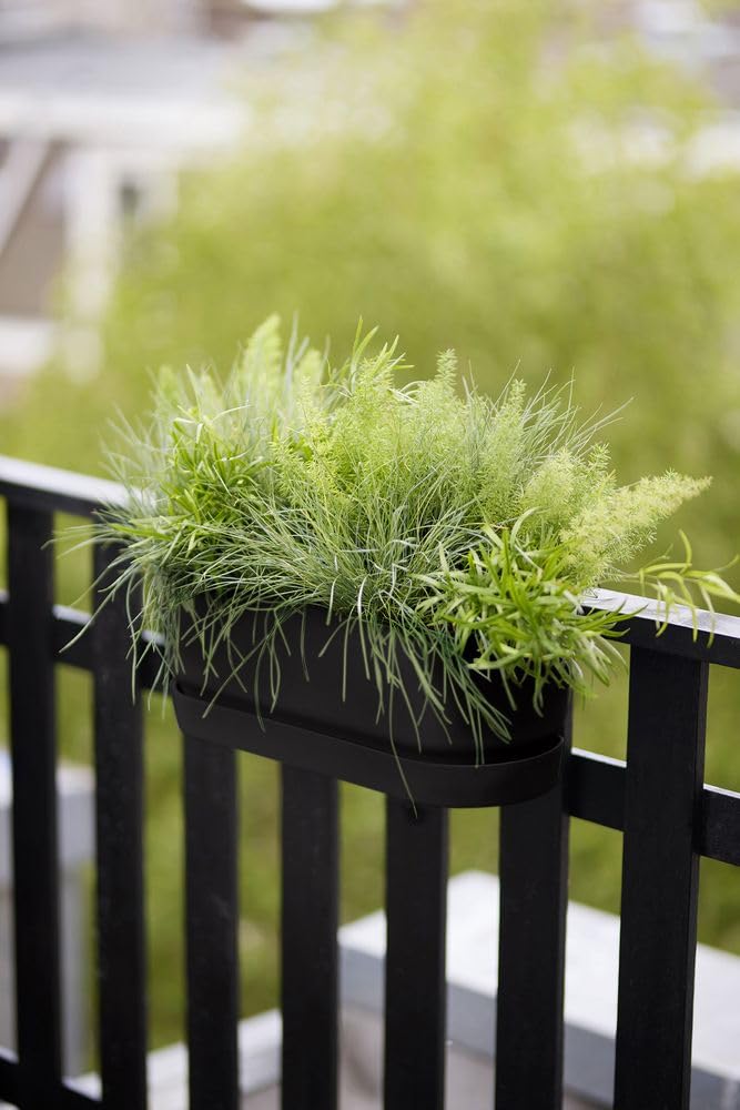 elho Greenville Easy Balcony 52 Blumentopf Balkon - Übertopf für Balkon - 100% recyceltes Plastik - Ø 52.0 x H 19.4 cm - Living Schwarz | L 21.2 x B 52 x H 19.4 cm | Integrierter Untersetzer | 100% recyceltes Plastik