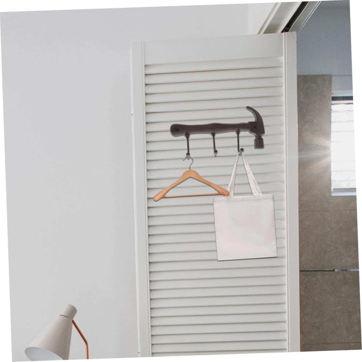 Vintage Industrial Style Hammer Shape Metal Wall Hooks 2pcs Cast Iron Coat Hat Hangers with Screws for Home Storage and Entryway Organization