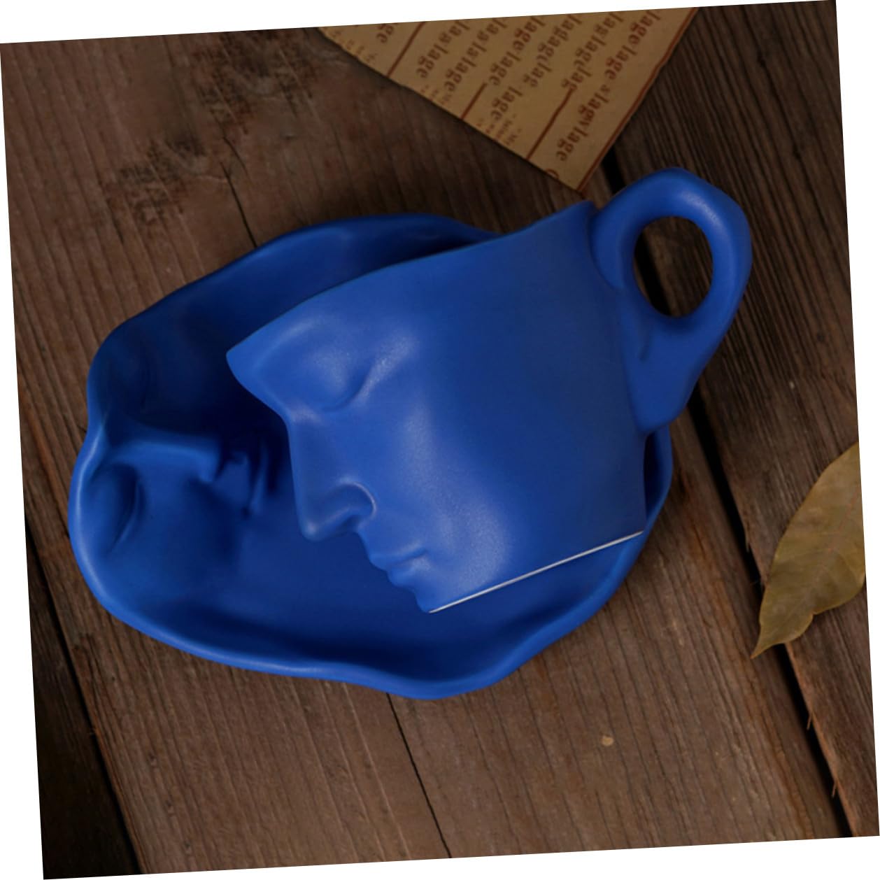 SEWACC Tasse à Café en Céramique 260 Ml avec Soucoupe Design Abstrait Visage Artistique Finition Mate Bleu Pastel Ensemble 1 Pièce pour Café Thé Lait – Présent Anniversaire Couples