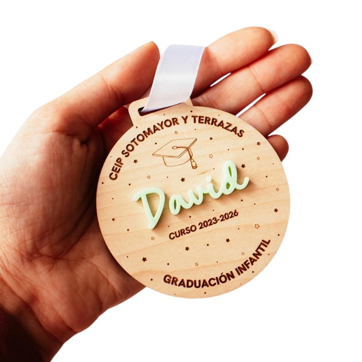 Medalla de Graduación Madera de Maple y Metacrilato, 8x8.75 cm, Personalizable