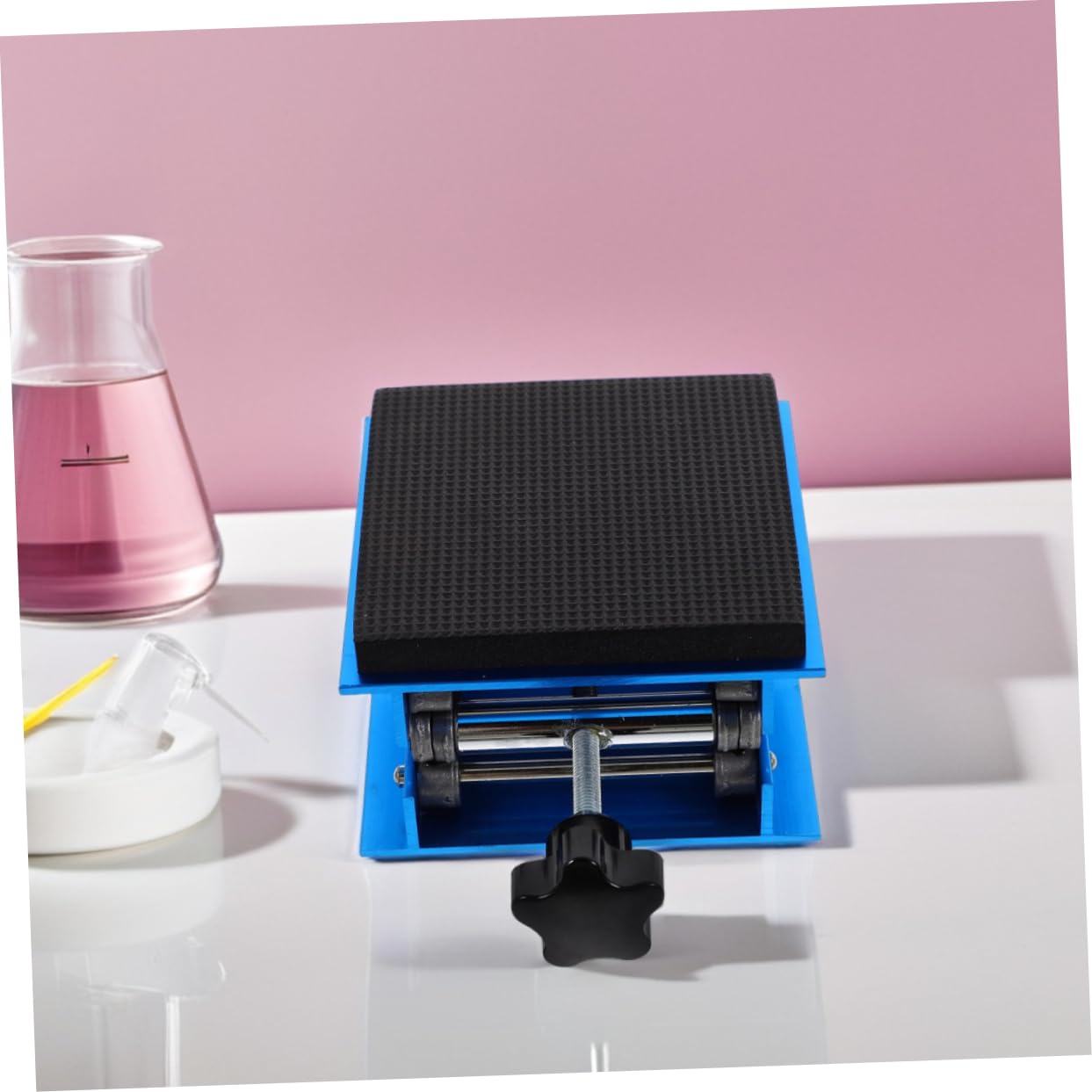 Plataforma Elevadora de Laboratorio Ajustable 15x15cm Aluminio | Capacidad Estática 10kg, Rango 7, 5-27, 5cm, Espuma Amortiguadora Antideslizante