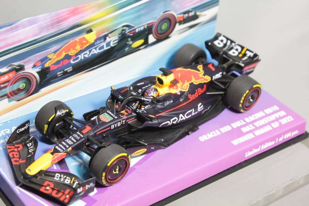 Amazon | MINICHAMPS 1/43 レッドブル RB18 フェルスタッペン 2022年