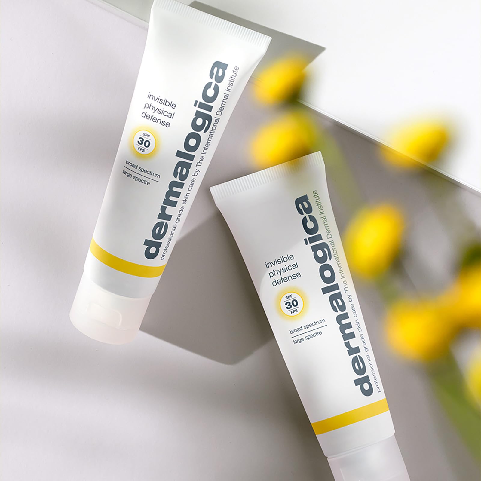 Dermalogica Invisible Physical Defence SPF30 - Trattamento da giorno leggero con protezione solare. Protegge, lenisce, nutre - adatto a tutti i tipi di pelle.