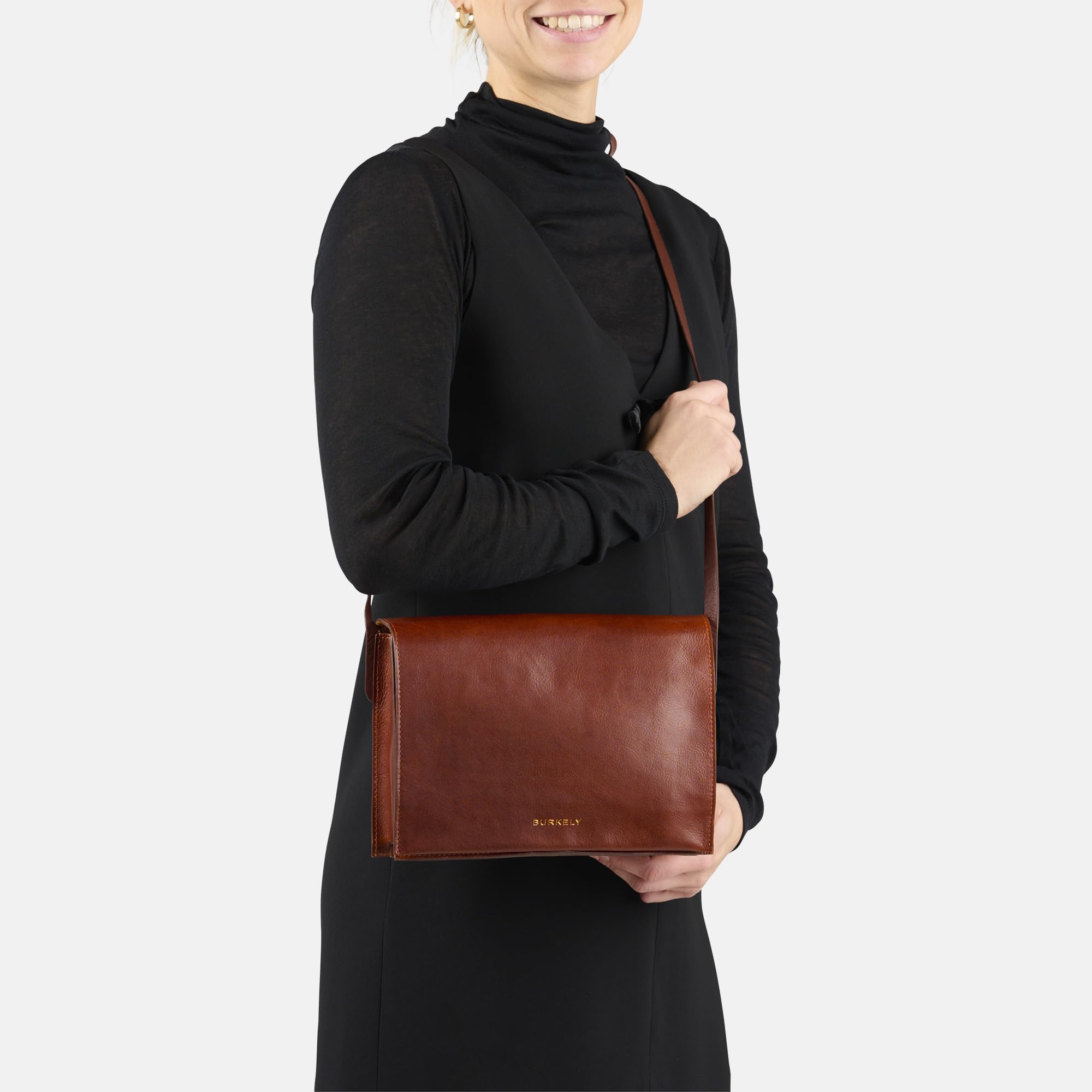 Burkely Fine Florence Satchel Bag – Vegetabil Gegerbtes Leder – Damen Umhängetasche mit Klappe und Gold Details