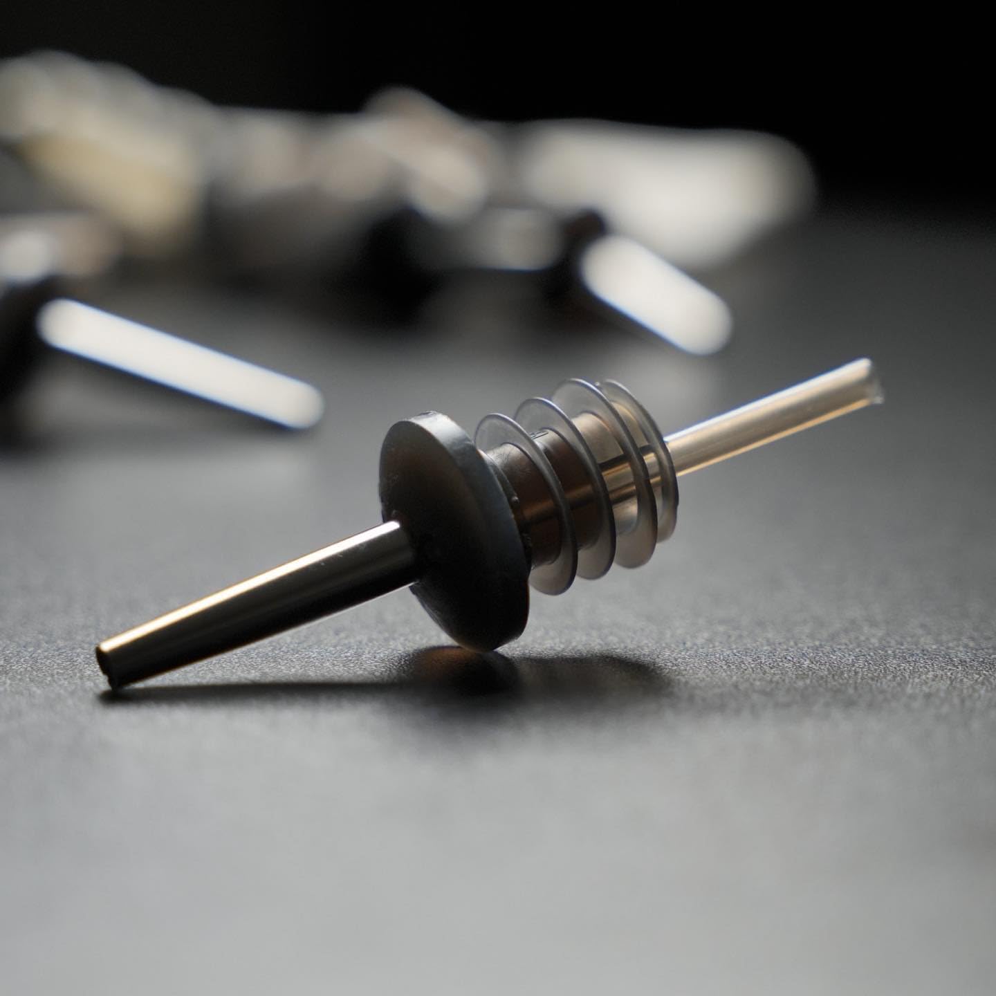 Kidia Metal Pour – Kit 10 Versatori Acciaio Inox - Tappi Universali con Guarnizione in Gomma, Flusso Calibrato 157 BPM, Lavabili in Lavastoviglie | Cocktail Set Barman/Bartender | (1, Classic)