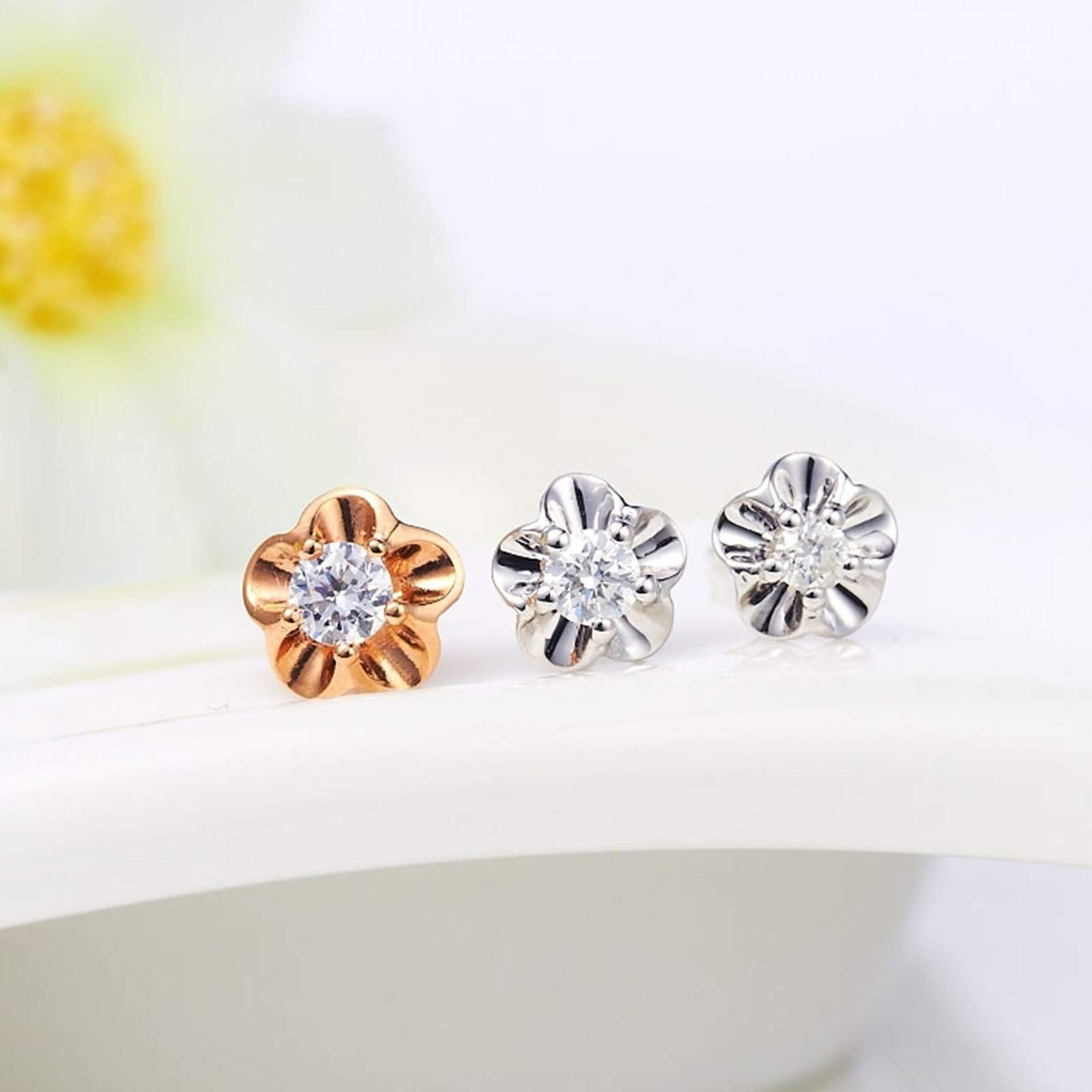 KnSam Echter Goldschmuck Damen Ohrringe aus 18K Weißgold, Blumen Form mit Diamant Damenohrringe Abendschmuck Ohrstecker