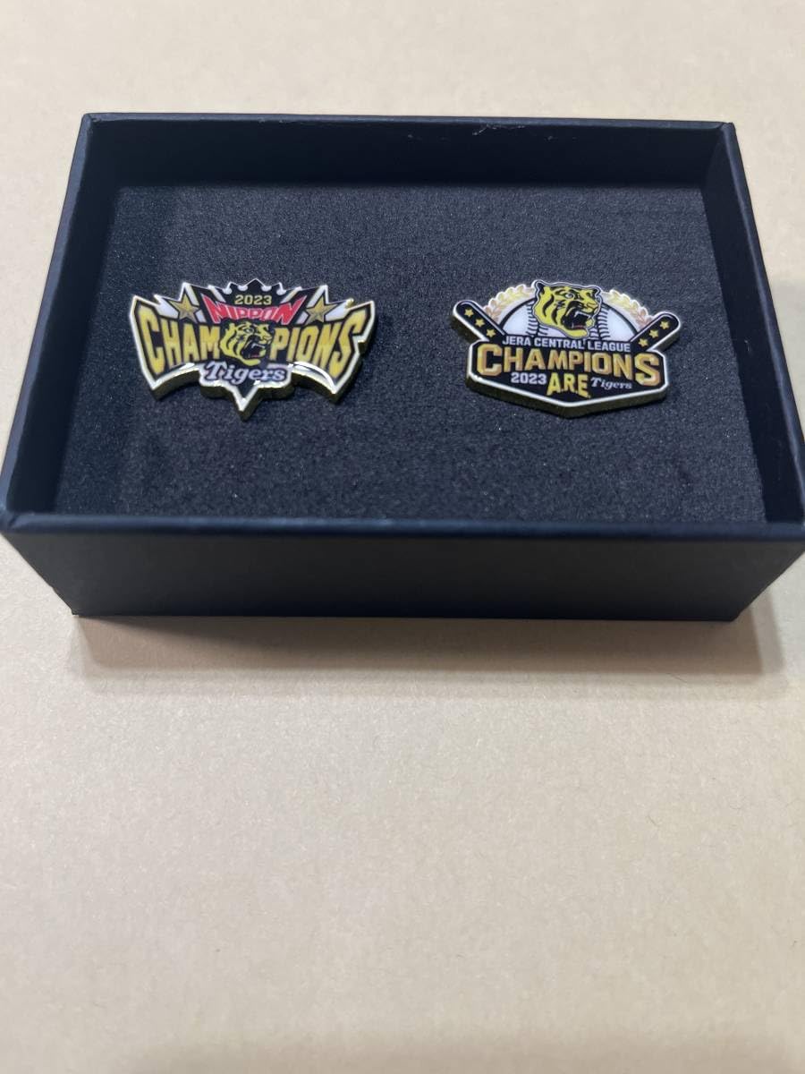阪神タイガース 日本一記念グッズ ピンバッジ　阪神百貨店限定 Amazon.co.jp: 阪神タイガース 2023年 日本一記念ピンバッジ