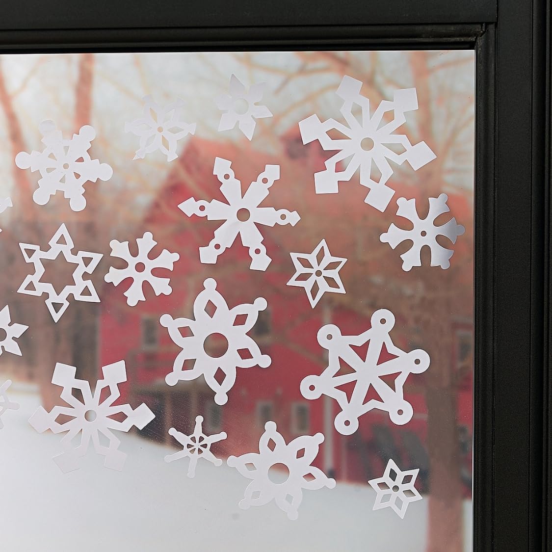 Fun Express - Snowflake Window Clings for Winter - Home Decor - Decorative Accessories - Home Accents - Winter - 69 Pieces