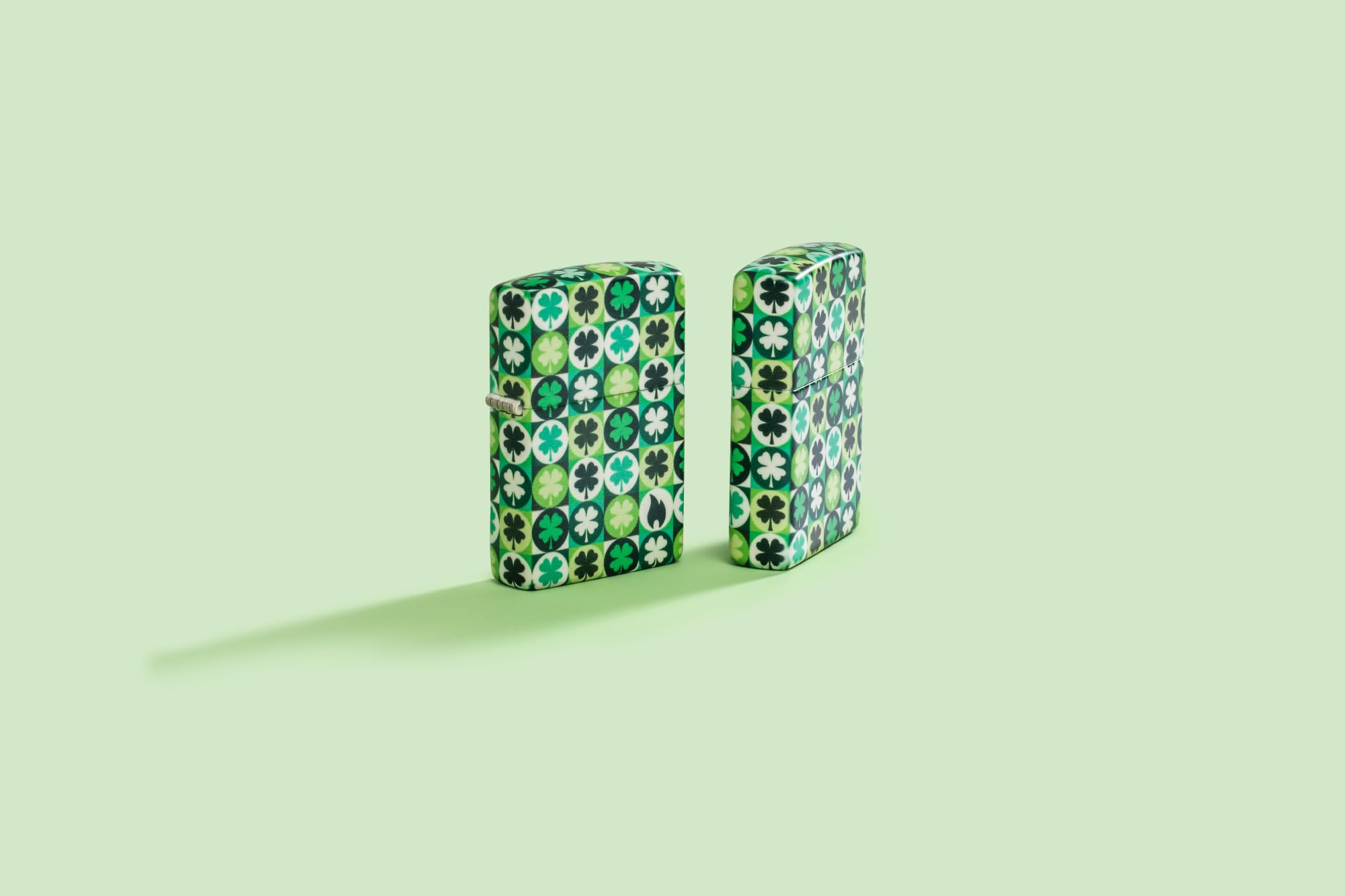 Zippo Briquet Tempête - Modèle Clover avec Trèfles - Vert 540 Color, Lueur dans Le Noir - Rechargeable - Réutilisable - Design Coupe-Vent - Coffret Cadeau - Fabriqué aux États-Unis