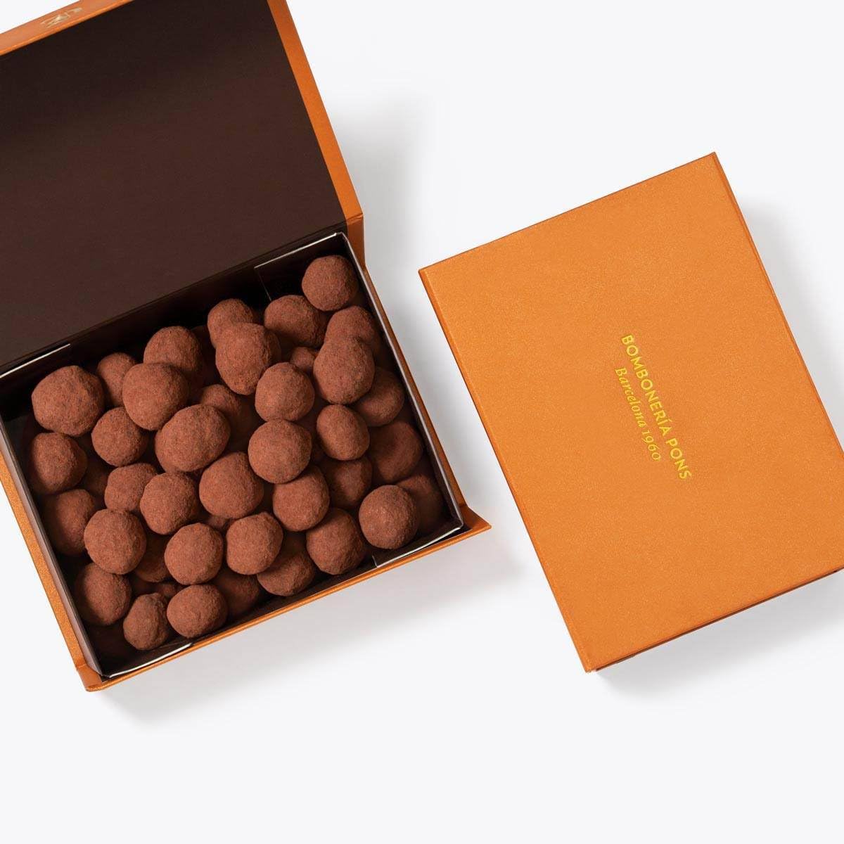 Macadamias al Cacao Artesanal – Caja 500g – Bombonería Pons – Chocolate Artesanal – Regalo Gourmet – Hecho en Barcelona