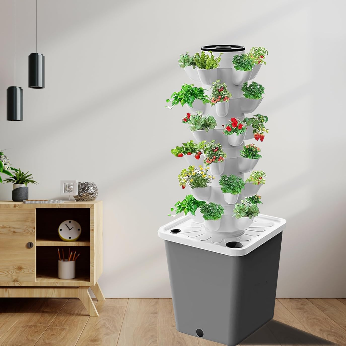 Système de culture aquaponique vertical pour des salades fraîches sur le balcon