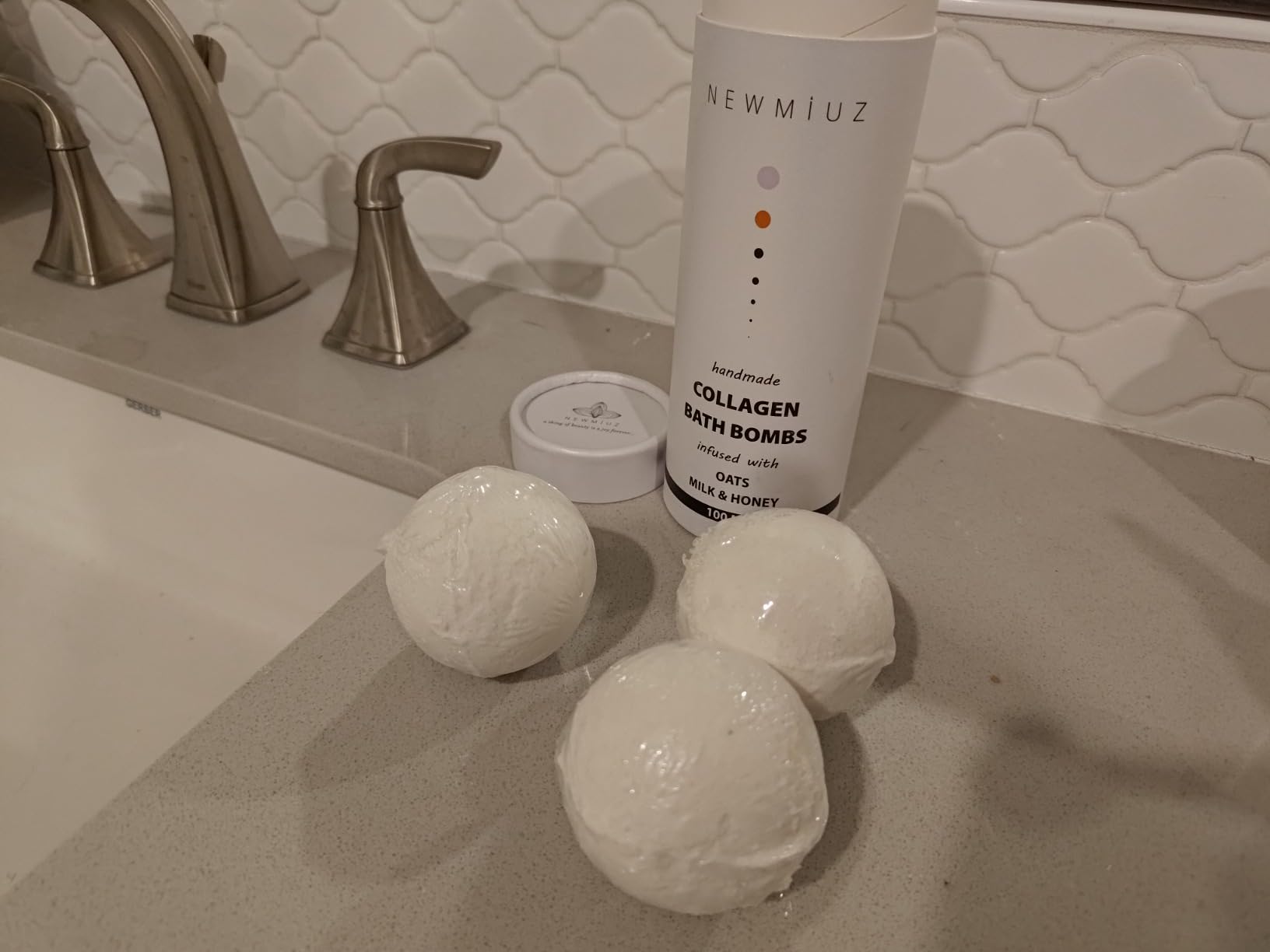 New Miuz Creamy Collagen Bubble Bath Bombs with Oatmeal Milk Honey Essential Oils Luxurious Bath Gift Dry Skin Nourishment Indulge in A Blissful Bathing Spa