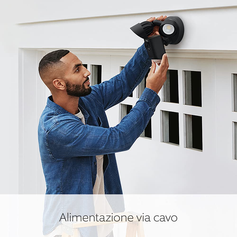 Ring videocamera Plus con proiettori cablata (Floodlight Cam Wired Plus) | Telecamera di sorveglianza wifi per esterno con HD video, audio bidirezionale e sirena | Ring Home: 30 gg. prova gratuita