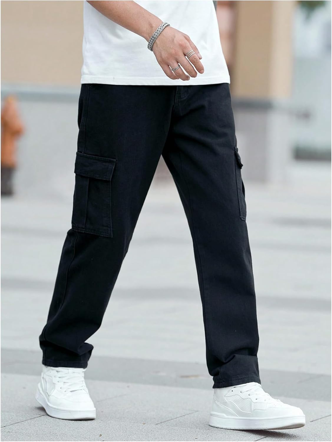 WDIRARA Men's Slim Fit Cargo Jeans Straight Leg Streetwear Denim Work Pants with Flap Pockets - Image 4