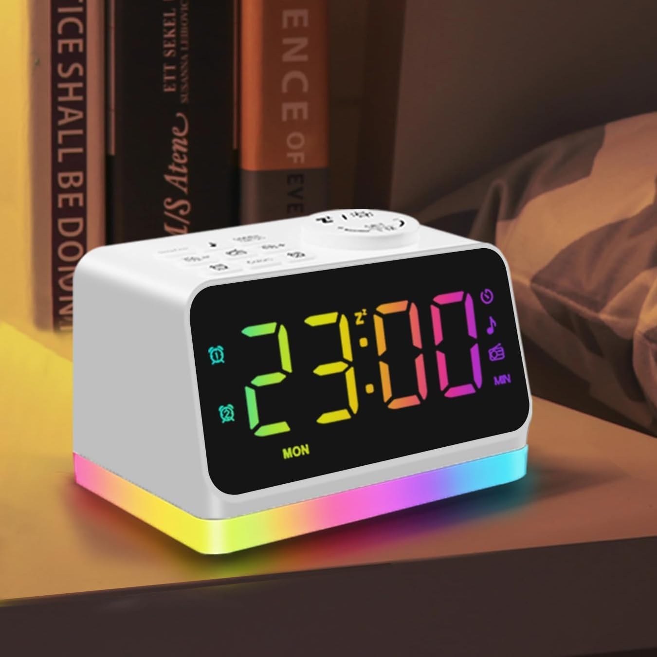 Radio-réveil numérique pour chambre à coucher - Veilleuse 8 couleurs (0 à 100 % à intensité variable), double alarme avec 7 sons d'alarme, minuterie de sommeil flexible (10 à 480 min), 2 ports de