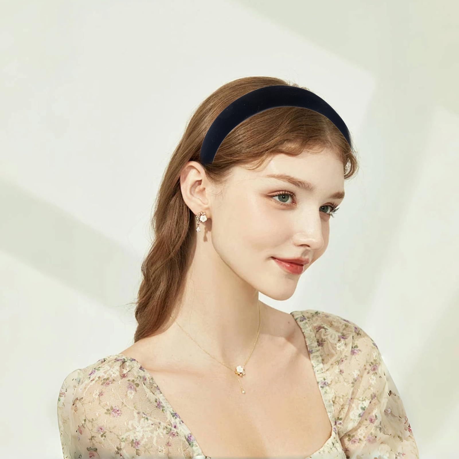 Juego de 4 diademas de terciopelo para mujeres y niñas, paquete de diademas anchas antideslizantes negras gruesas para adultos, bandas acolchadas para el pelo suave, para cabello largo, corto, fino,