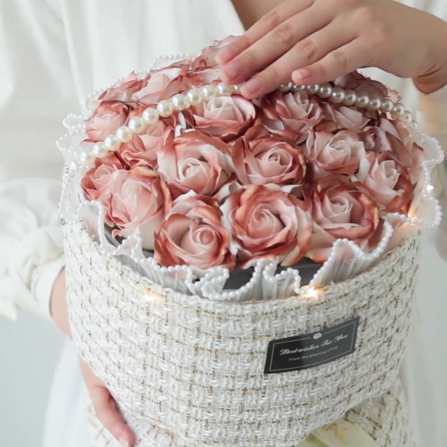ソープフラワー薔薇 お誕生日 ・記念日 プレゼント 花束　21本 Amazon｜Gulenvailo ソープフラワー 花束 バラ 21本 造花 枯れ