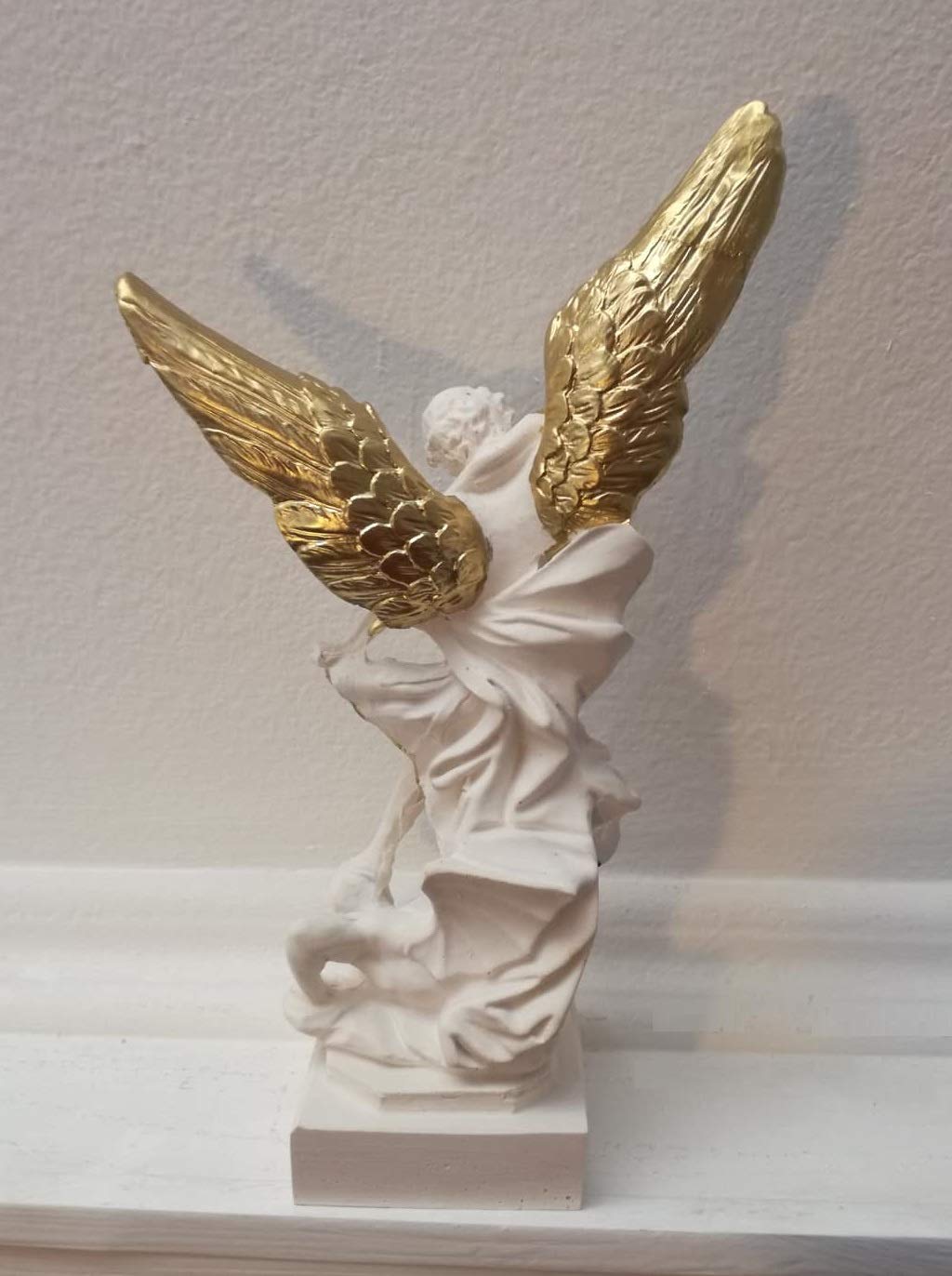 Eurofusioni Saint Michel Archange Statue - Figurine avec Couronne, épée et Ailes dorées peintes à la Main - H 21 cm