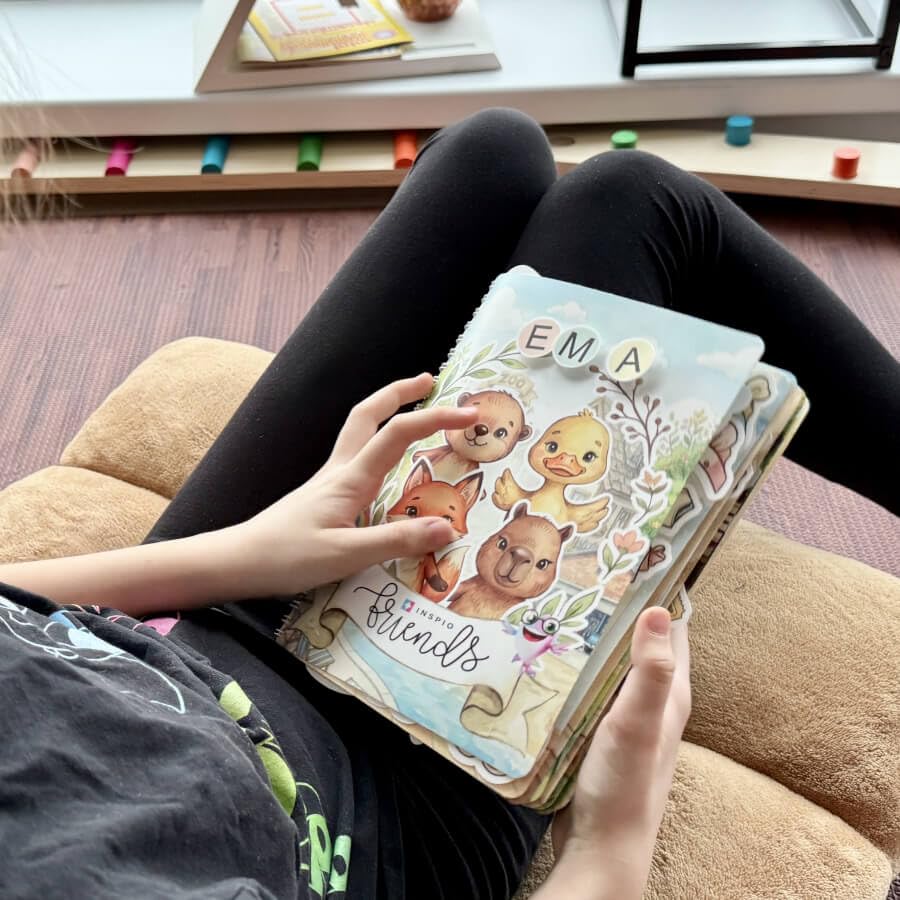 INSPIO Amici XXL: libro interattivo con – 26 pagine + 4 animali e 170 accessori