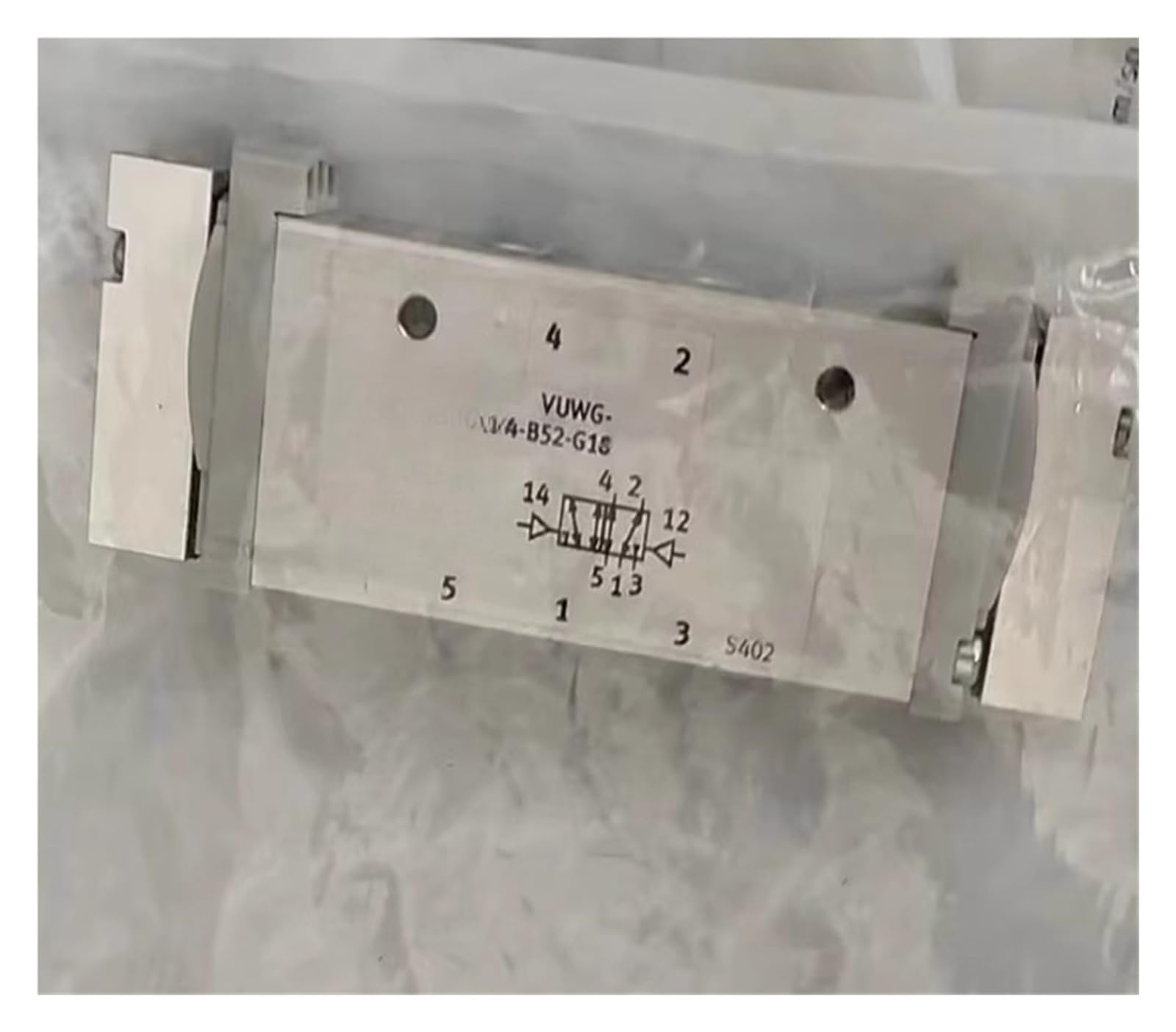 Pneumatic Valve VUWG-L14-B52-G18 573833