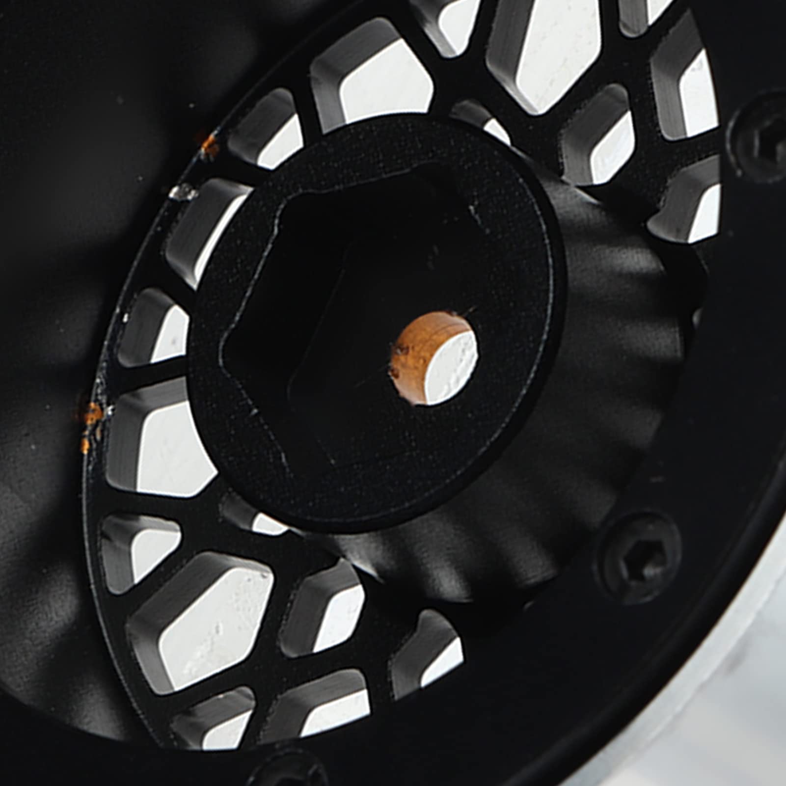 Cerchio con bloccaggio a perni RC in lega di alluminio da 1,9 pollici, ruota RC con copriruota e chiave, per auto RC 1/10; set di cerchi in metallo lavorati a CNC con