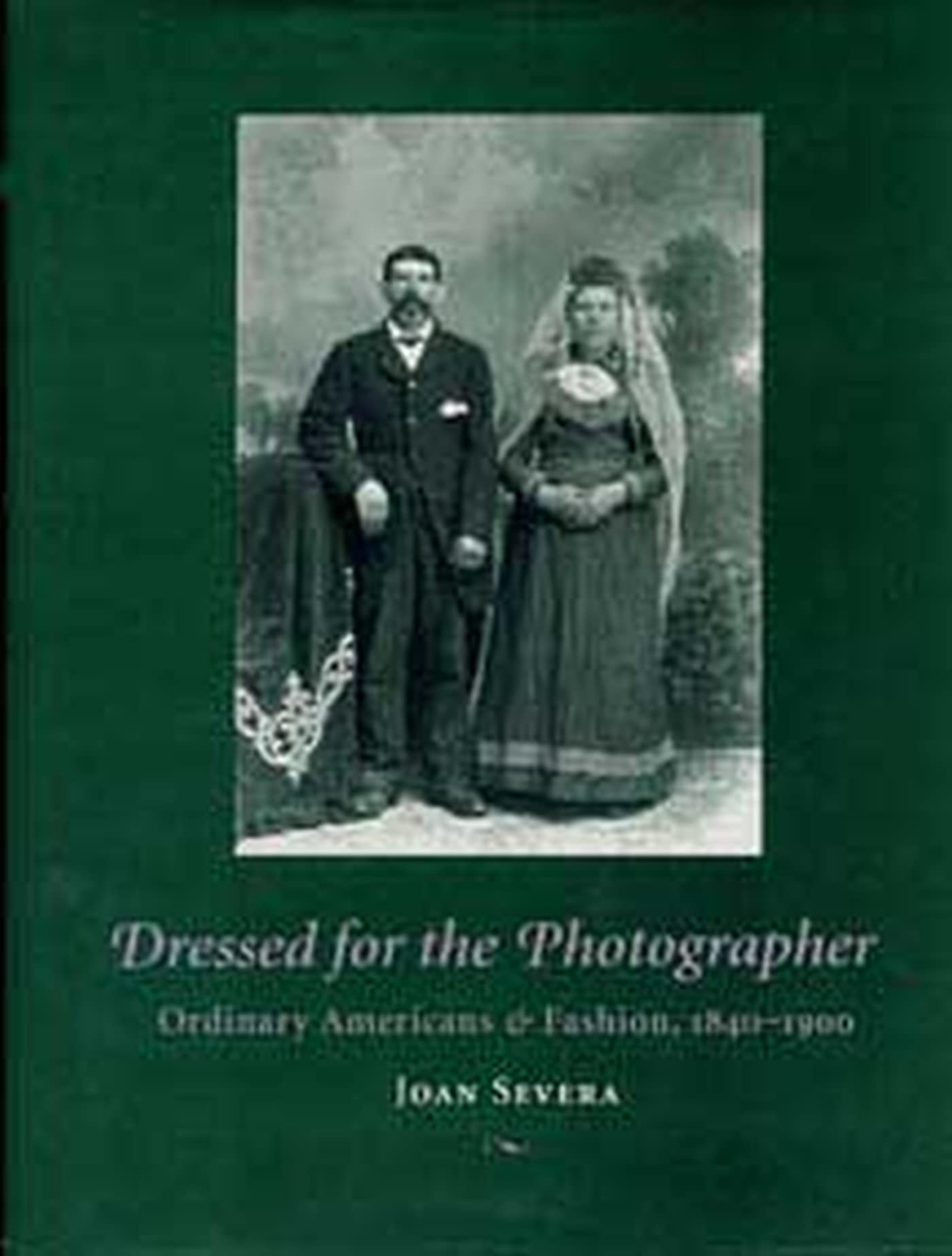 Dressed for the Photographer: Ordinary Americans and Fashion, 1840-1900 Hardcover – 27 Oct. 1995