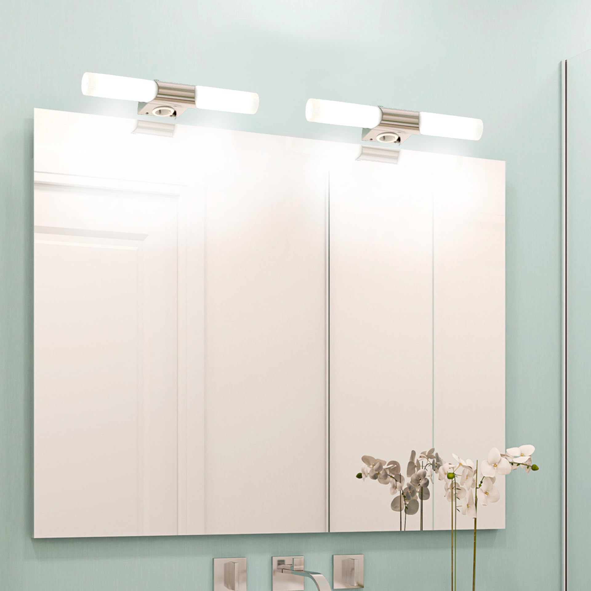B.K.Licht - Lampada specchio bagno con presa, luce calda, interruttore a levetta, applique da bagno, luce per specchio, lampada da toletta, 44,5x6x11cm, cromo