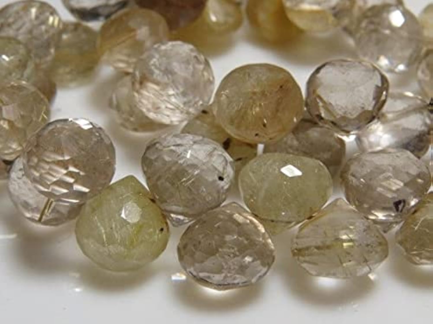 Quartz rutile en perles d'oignon pour créer vos bijoux d'été