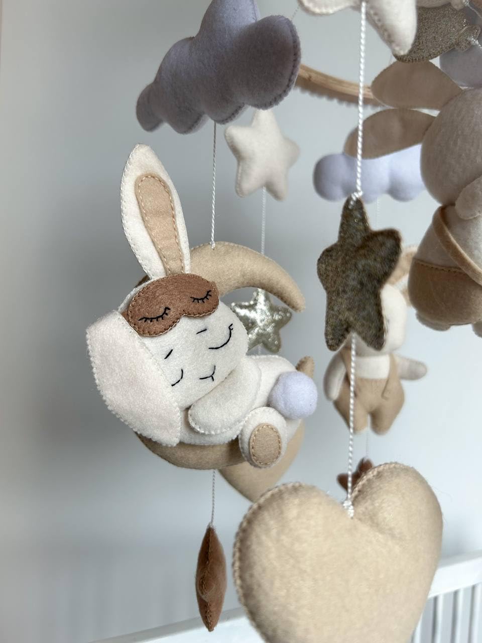 Baby mobile Montessori Giostrina lettino per neonato Carillon giostrina musicale in feltro, idea regalo neonato baby shower (Coniglio con palloncini)