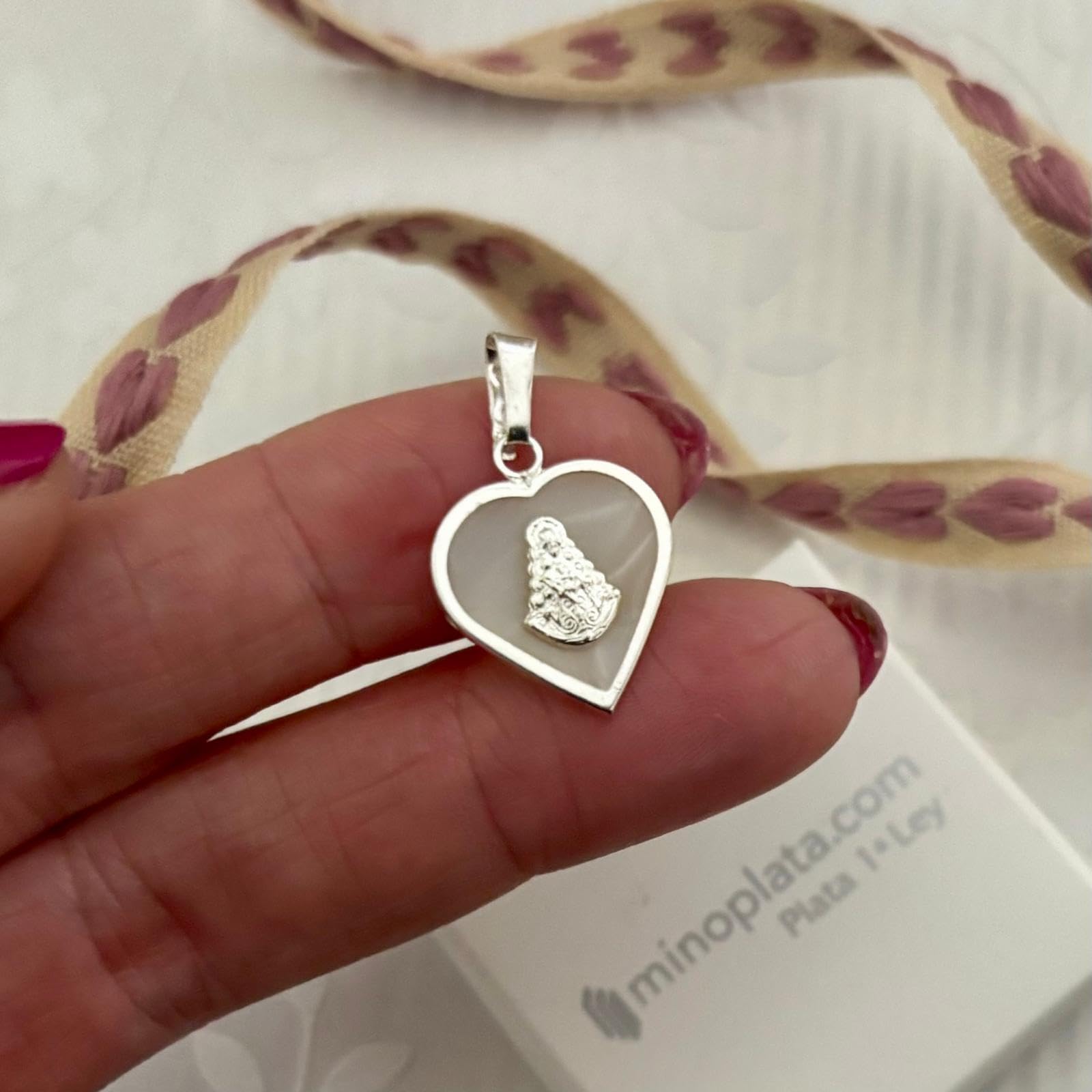 Colgante Corazón Virgen del Rocío, Plata de Ley 925 con Nácar Blanco Natural, 25mm, Unisex